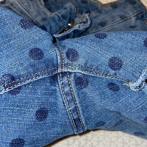 Levi’s distressed denim medium dark jean shorts with polkadots. - Picture 4 of 9